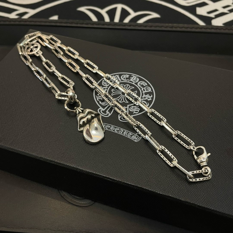 Ch*0me He**ts necklaces